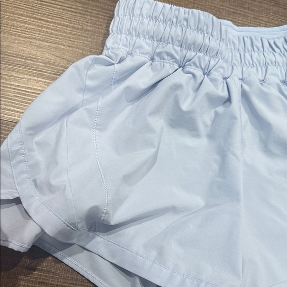 lululemon track that mid rise 5 inch pastel blueShorts - Picture 6 of 6